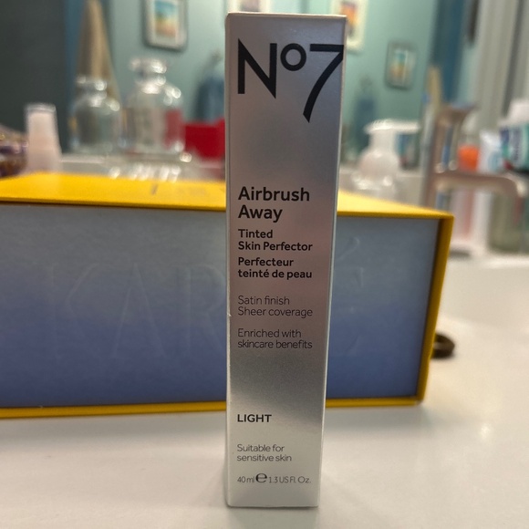 No 7 Airbrush Away Tinted Skin Perfector- Light - Picture 1 of 8